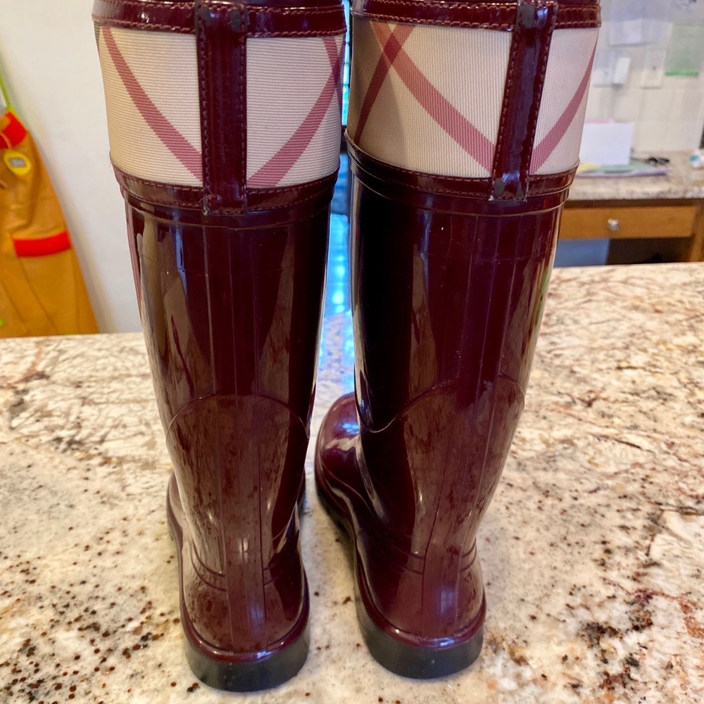 Burberry rain boots - Picture 1 of 2